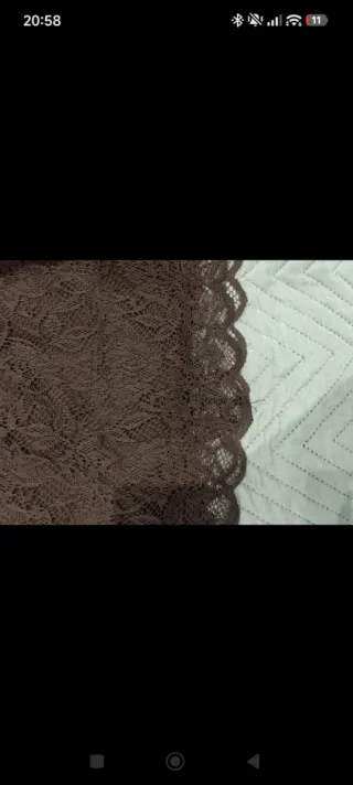 Falda corta de encaje negra