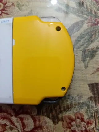 PSP Sony Amarilla para restaurar