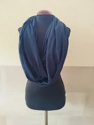 Bufanda infinita azul marino.