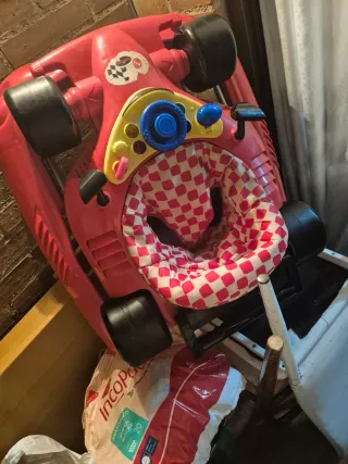 Andador para bebé rojo con asiento