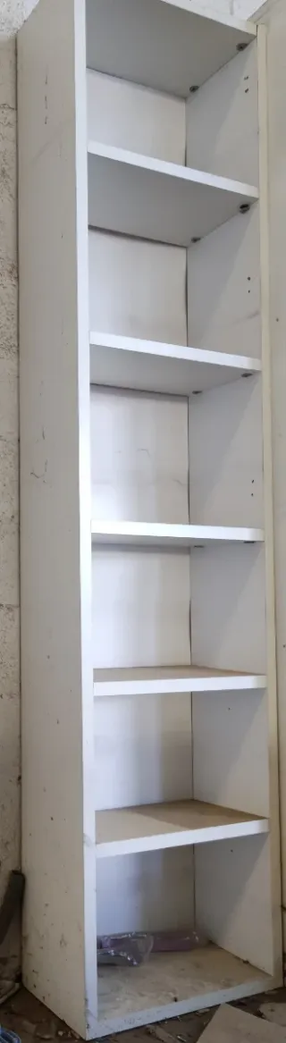 Estantería blanca de madera