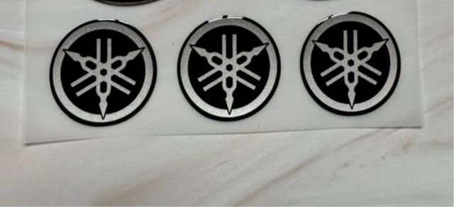 3 emblemas Yamaha