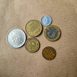 Lotto monete miste mondo + lotto misto VHS e DVD