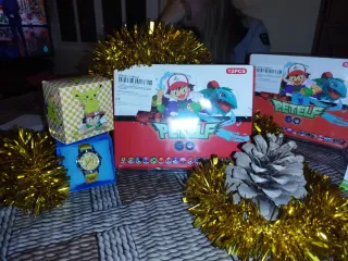 Lote: Reloj Pikachu+caja de pokeballs Y figuras!!!