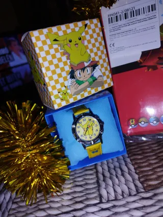 Lote: Reloj Pikachu+caja de pokeballs Y figuras!!!