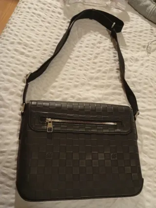 Bolso piel negro Louis Vuitton