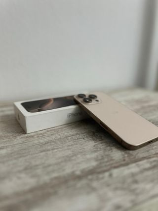 iPhone 16 Pro Oro/Rosa
