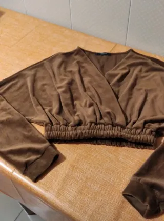 Top corto marrone in velluto