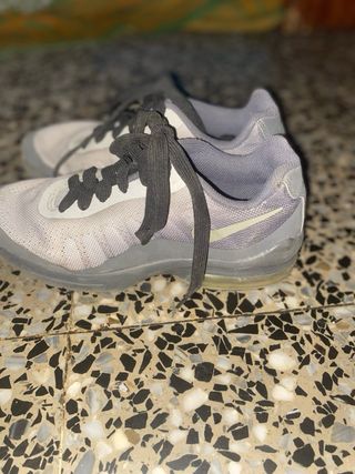 Sneakers Nike Air Max Invigor Grigio/Bianco