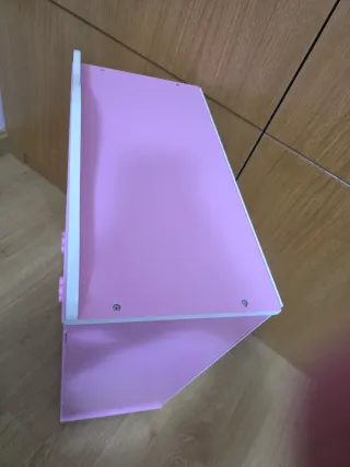 Armario de juguete blanco y rosa. Marca Juguettos