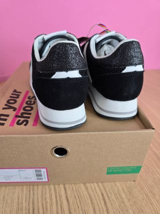 Zapatillas Benetton Talla 36 Negras y Blancas