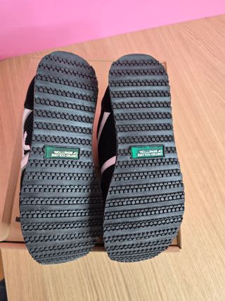 Zapatillas Benetton Talla 36 Negras y Blancas