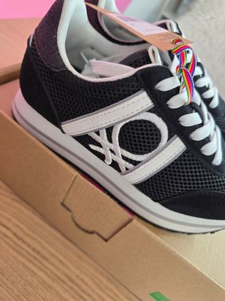 Zapatillas Benetton Talla 36 Negras y Blancas