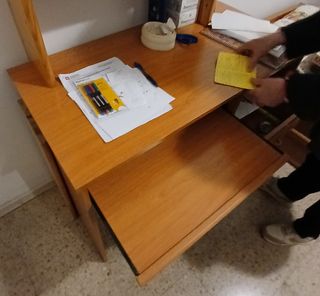 Mesa de ordenador de madera con 3 cajones