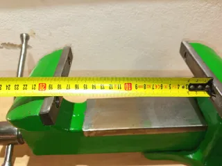 Tornillo de banco SAIN