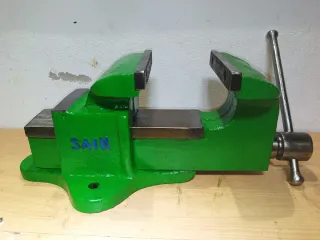 Tornillo de banco SAIN