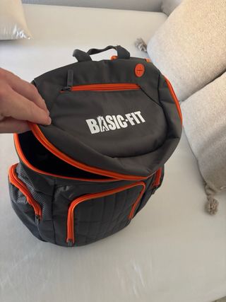 Mochila Basic Fit Negra y Naranja