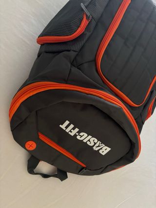 Mochila Basic Fit Negra y Naranja