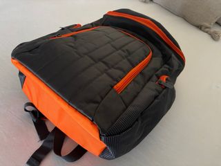 Mochila Basic Fit Negra y Naranja