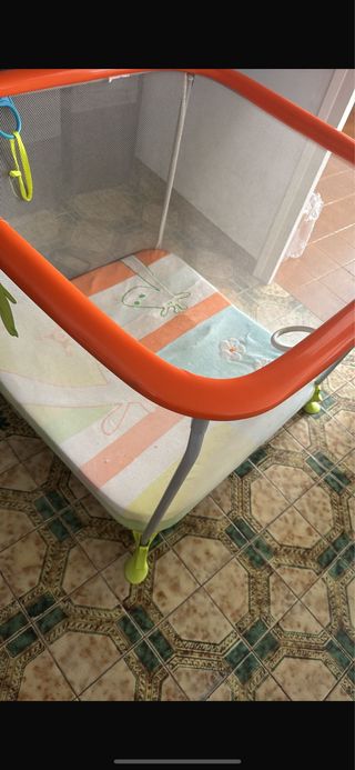 Parque infantil con colchoneta