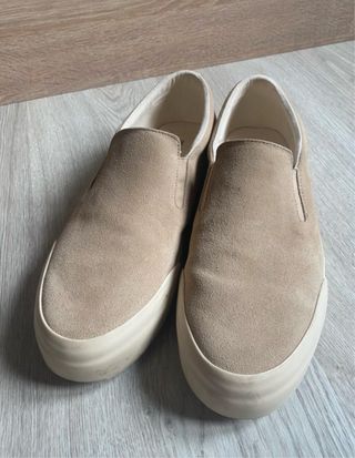 Zapatillas slip-on ante beige