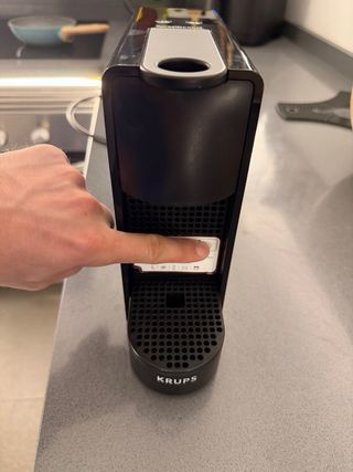 Cafetera Nespresso Krups Essenza Mini Negra