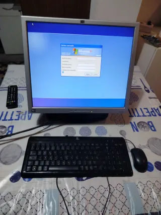 Ordenador de mesa HP Plata y Negro