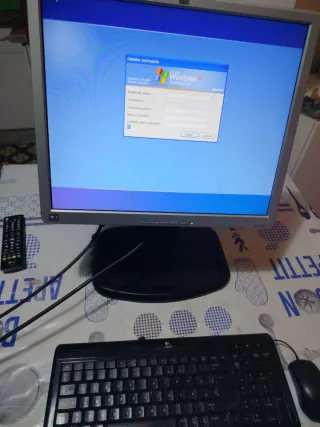 Ordenador de mesa HP Plata y Negro