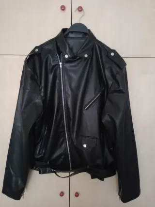 Chaqueta Rocker/Motera Estilo Cuero Negro