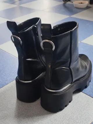 Botines negros con plataforma marca Primkie