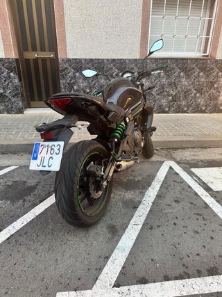 Kawasaki ER-6N Negra