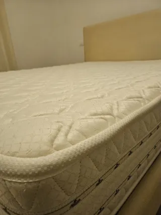 Letto matrimoniale Dorelan con struttura ecopelle