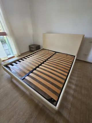 Letto matrimoniale Dorelan con struttura ecopelle