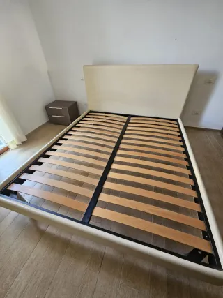 Letto matrimoniale Dorelan con struttura ecopelle