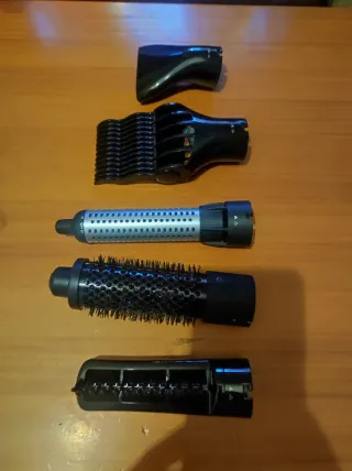 Secador de pelo sin estrenar con accesorios