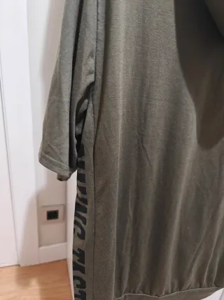 Sudadera verde militar con cremallera