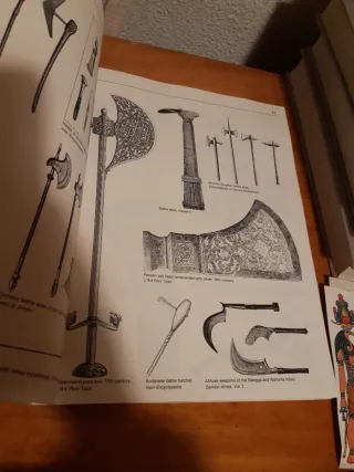 Libro Weapons & Armor (Inglés)