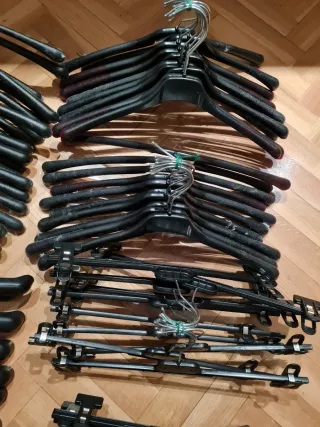 Lote 100 Perchas Plástico Negras