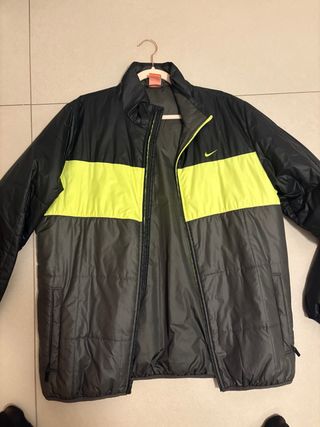 Chaqueta Nike Negra y Amarilla