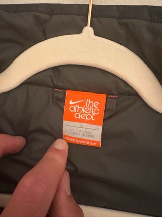 Chaqueta Nike Negra y Amarilla