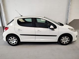 Peugeot 207 año 2010 Excelente estado