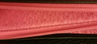 Cartera Tous Negra Oso. Interior fucsia.