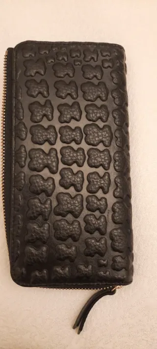 Cartera Tous Negra Oso. Interior fucsia.