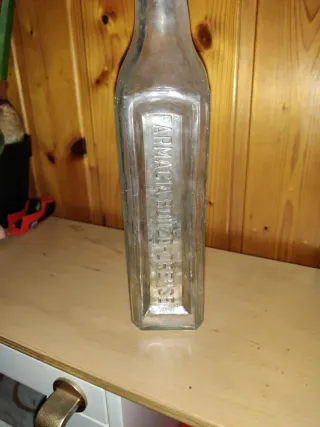 Antigua botella de farmacia