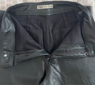 Pantalón de cuero Zara