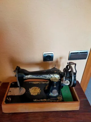 Máquina de coser Singer antigua