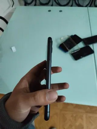 iPhone 11 Nero bagnato, per riparazione o parti.