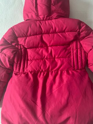 Abrigo de plumas para niña
