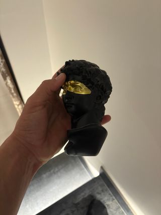 Cabeza Decorativa Negra y Dorada