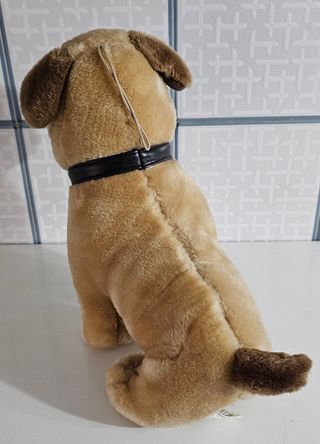 Peluche cane carlino marrone che abbaia